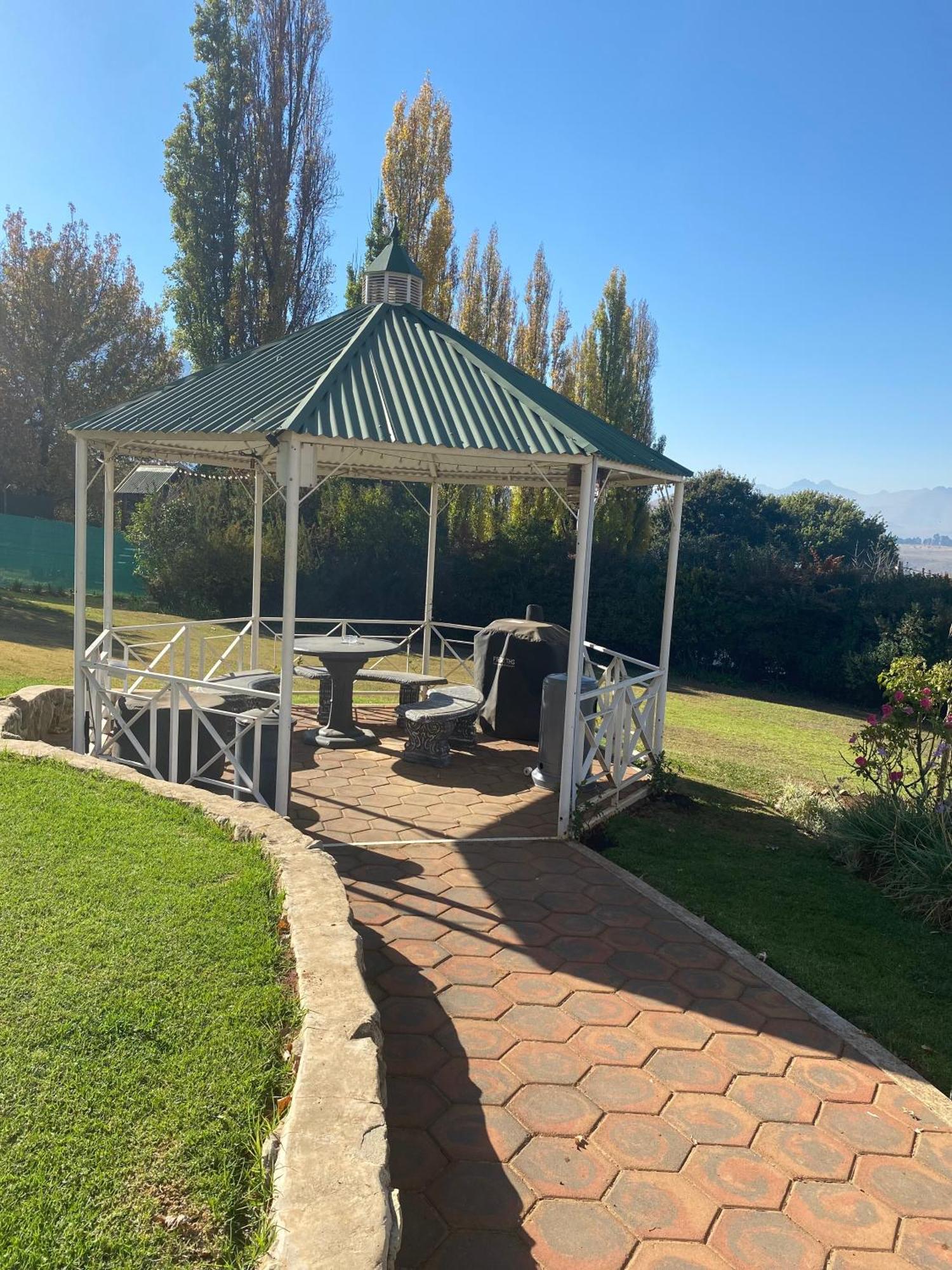 The Gables-Clarens Villa Buitenkant foto